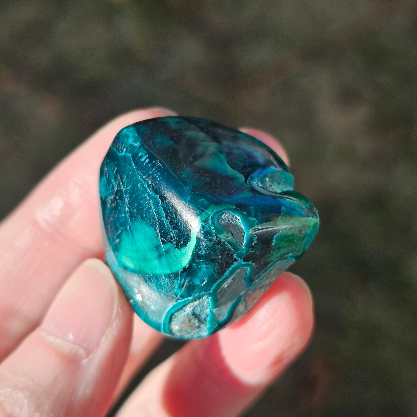 High-detail macro shot of a 26.7g Congo freeform showing vibrant emerald Dioptase crystals, swirling forest green Malachite, indigo Shattuckite, and turquoise Chrysocolla.